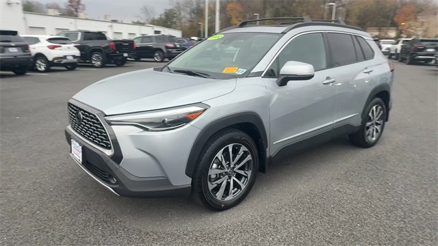 Used 2022 Toyota Corolla Cross XLE image 4