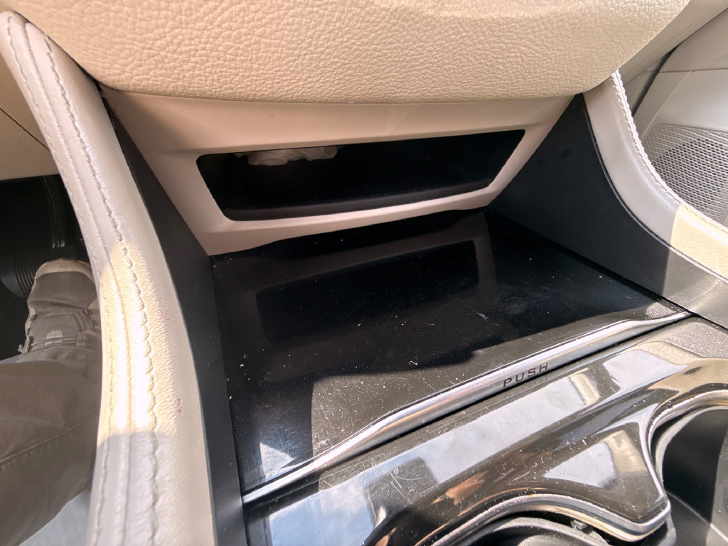 Used 2023 Chrysler Pacifica Limited FWD image 29