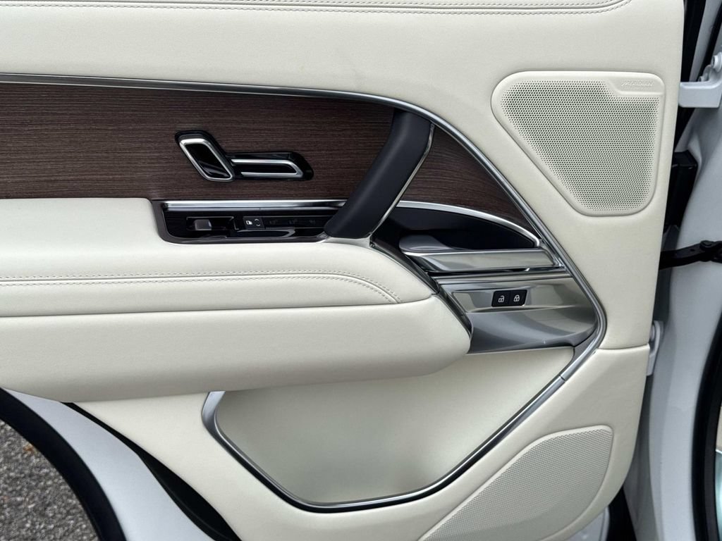 New 2026 Land Rover Range Rover SE AWD/4WD image 13