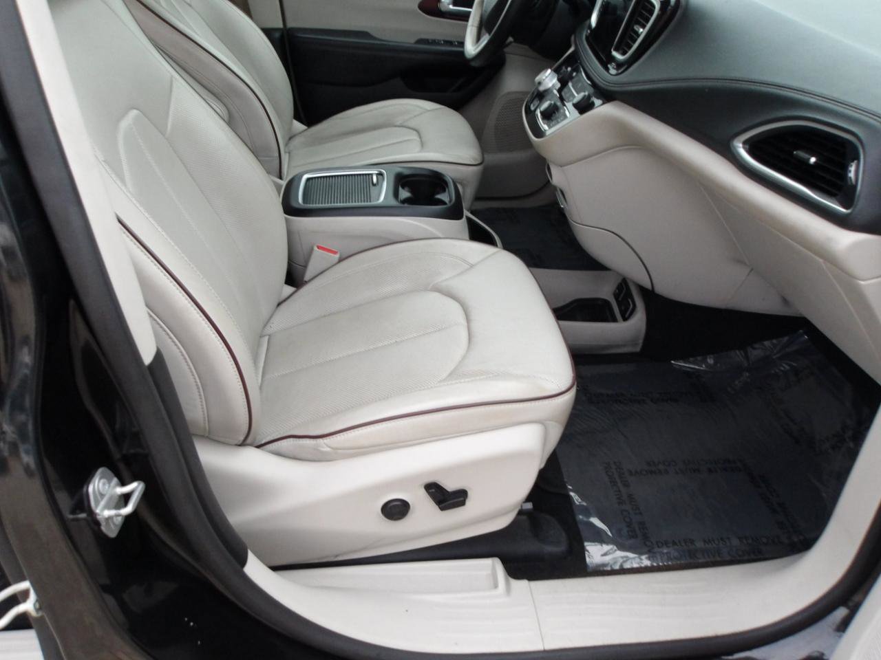 Used 2020 Chrysler Pacifica Limited FWD image 10