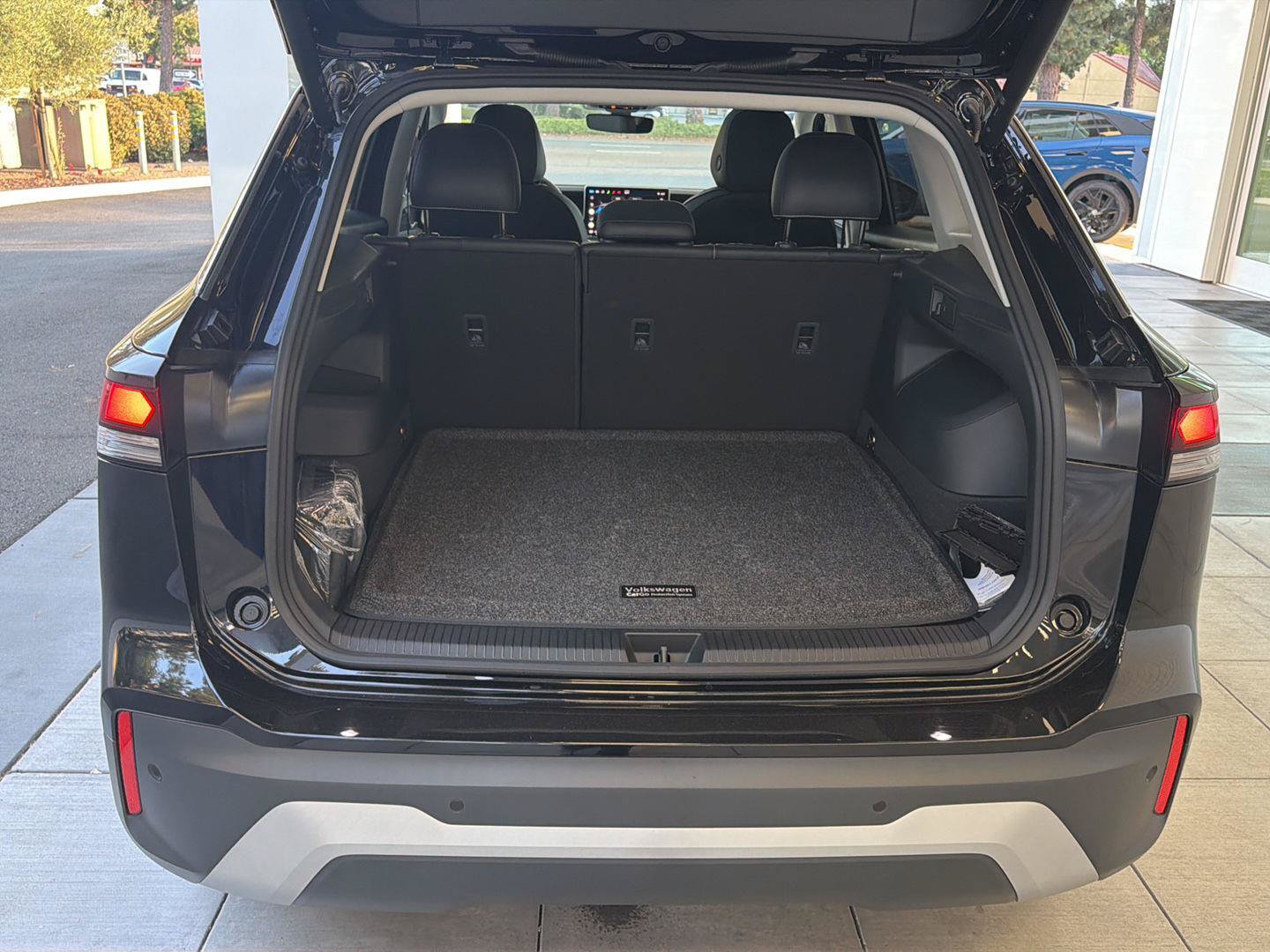 Certified 2026 Volkswagen Tiguan SE w/ Panoramic Sunroof Package FWD image 13