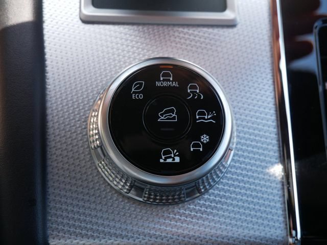 Used 2024 Mitsubishi Outlander SEL AWD/4WD image 24