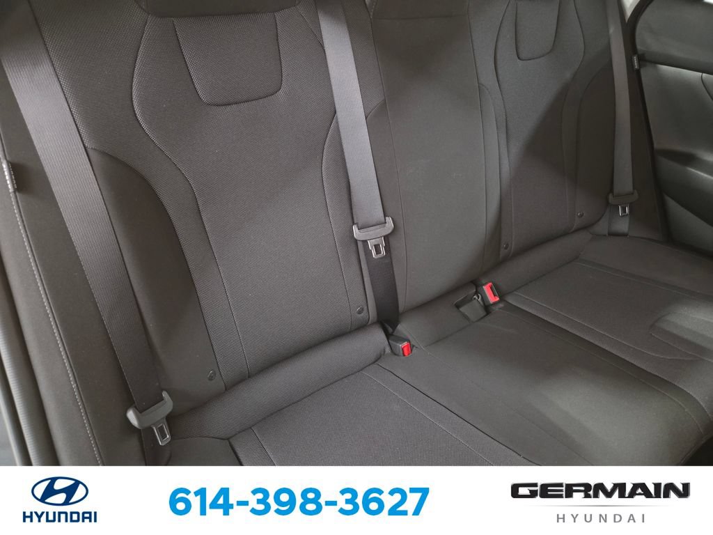 Used 2025 Hyundai Elantra SE FWD image 19