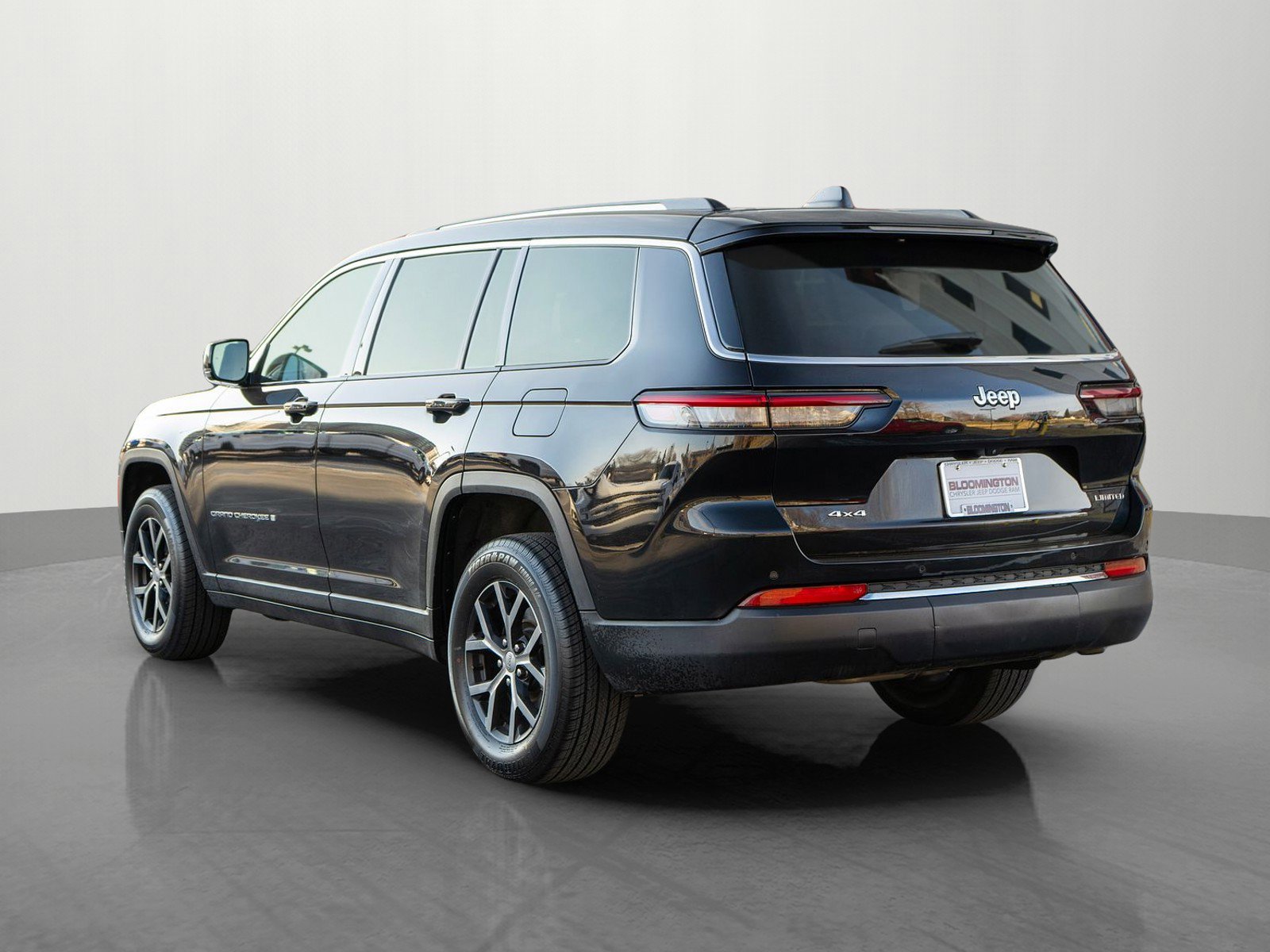 Used 2023 Jeep Grand Cherokee L Limited AWD/4WD image 5