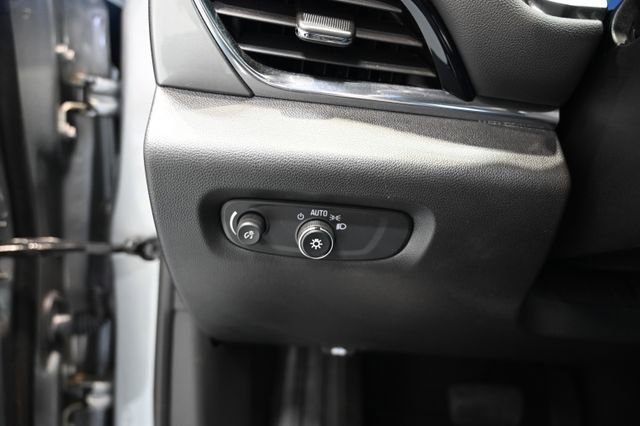 Used 2023 Chevrolet Traverse LT FWD image 25