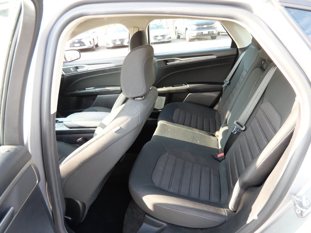Used 2020 Ford Fusion SE FWD image 11