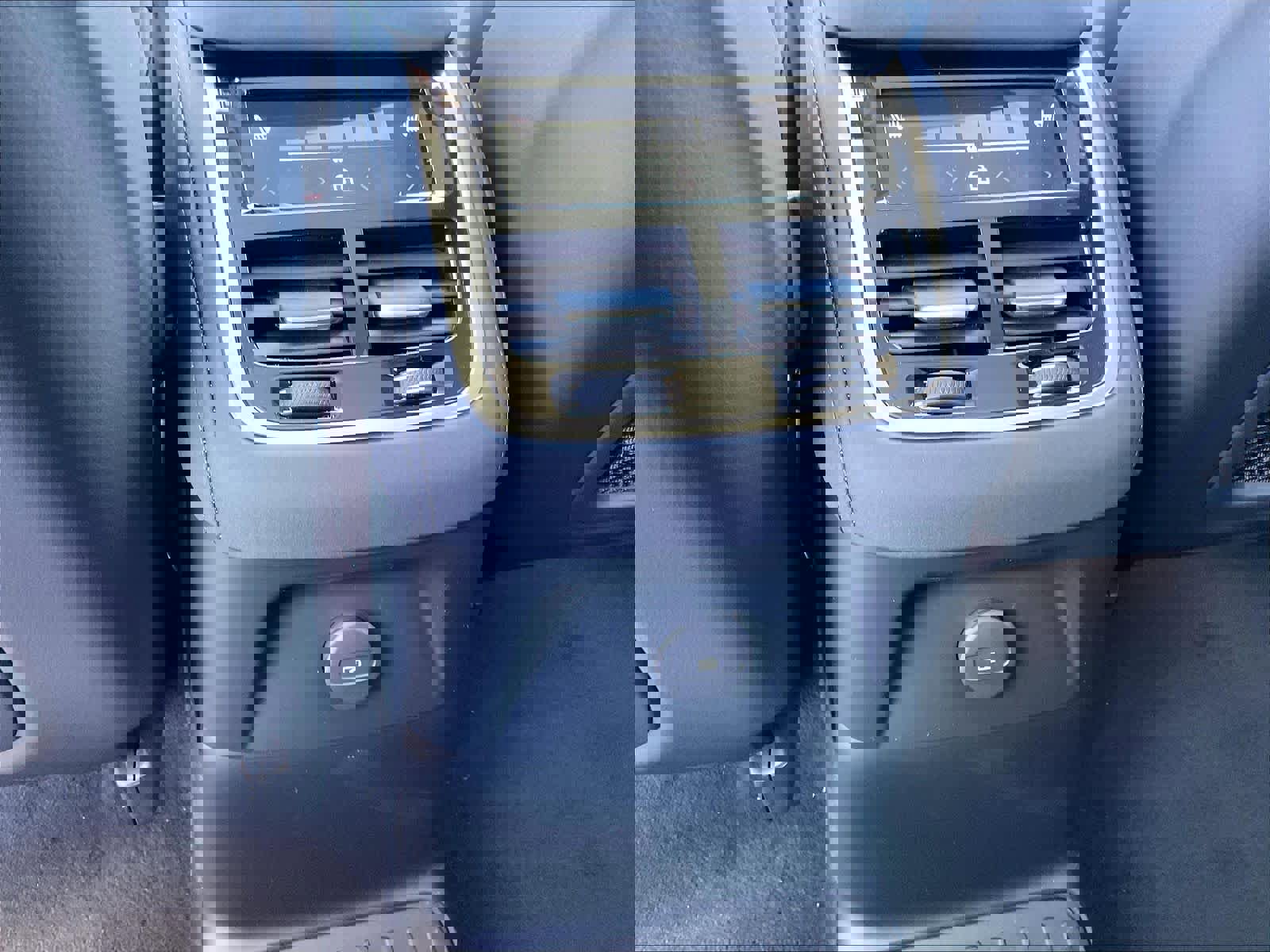 New 2026 Volvo XC90 T8 Plus w/ Protection Package image 16