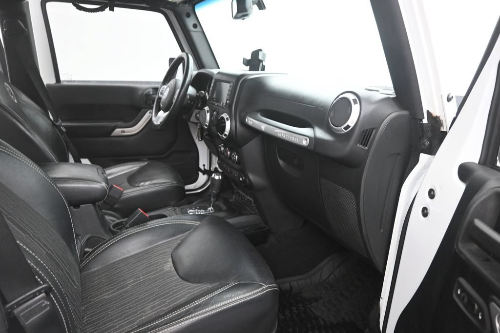 Used 2015 Jeep Wrangler Unlimited Sport AWD/4WD image 24