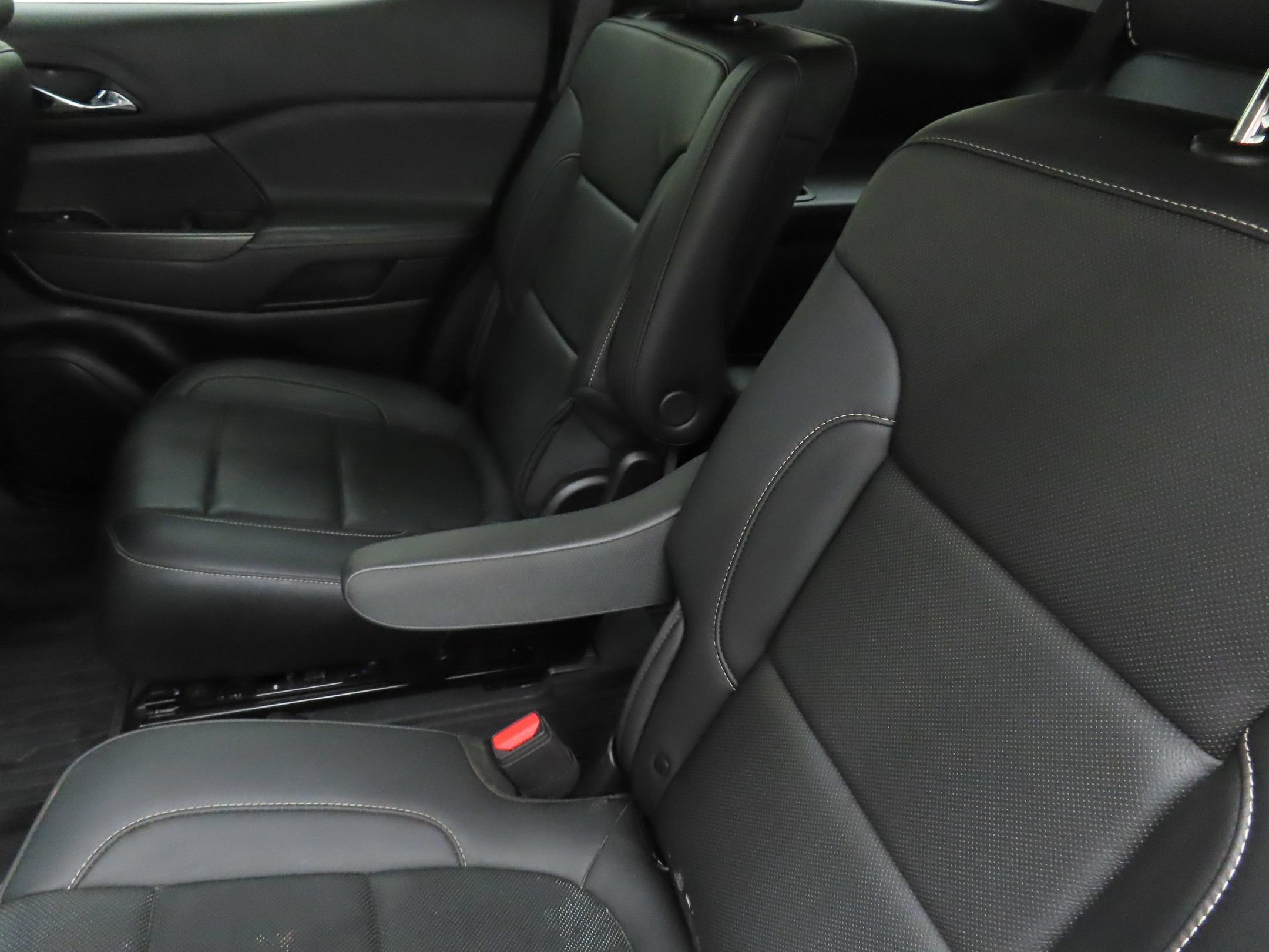 Used 2023 GMC Acadia SLT w/ Elevation Edition FWD image 22