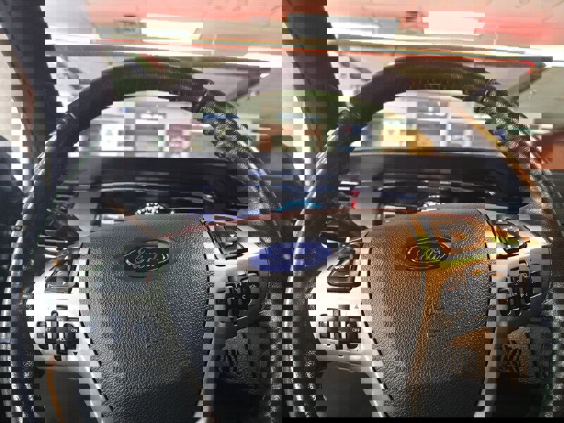 Used 2013 Ford Taurus SEL image 25