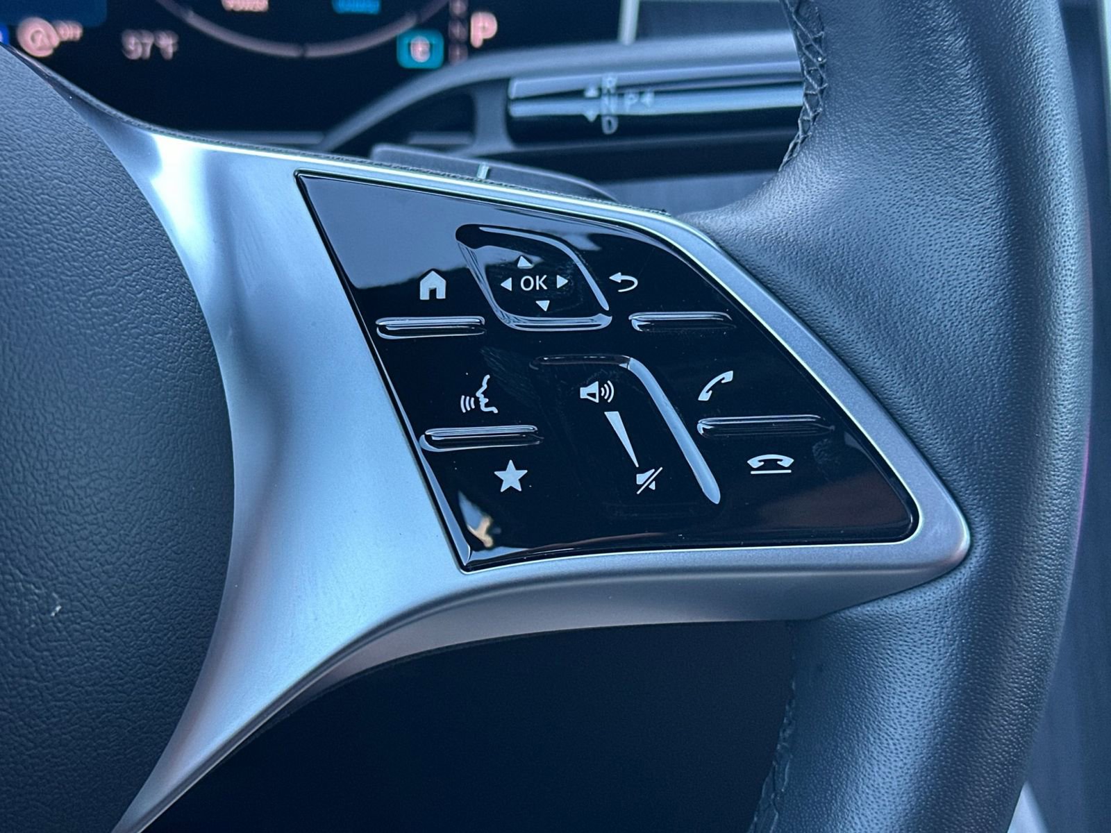 Certified 2025 Mercedes-Benz C 300 Sedan image 27