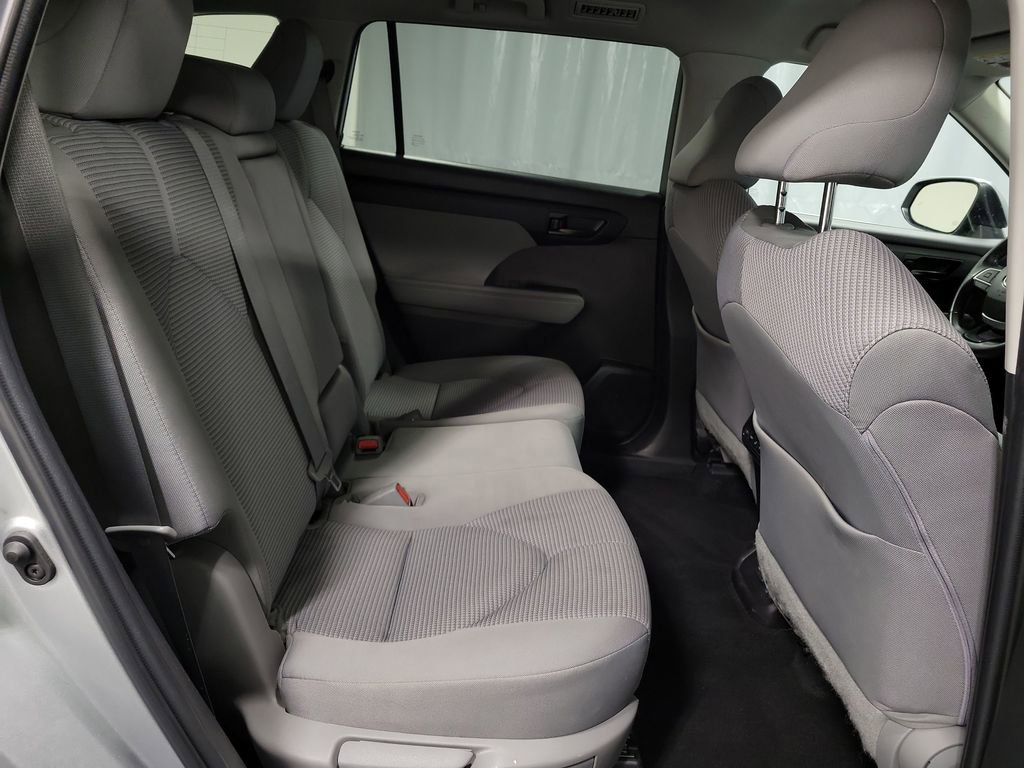 Used 2023 Toyota Highlander LE image 24