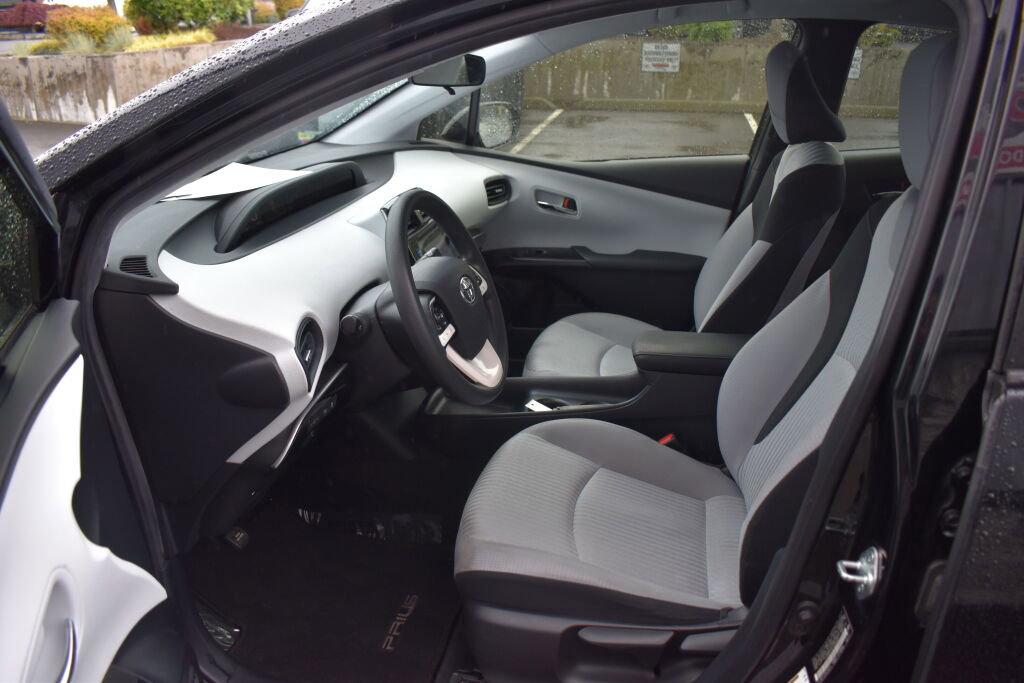 Used 2017 Toyota Prius Two w/ Prius Two Safety Plus Package FWD image 18