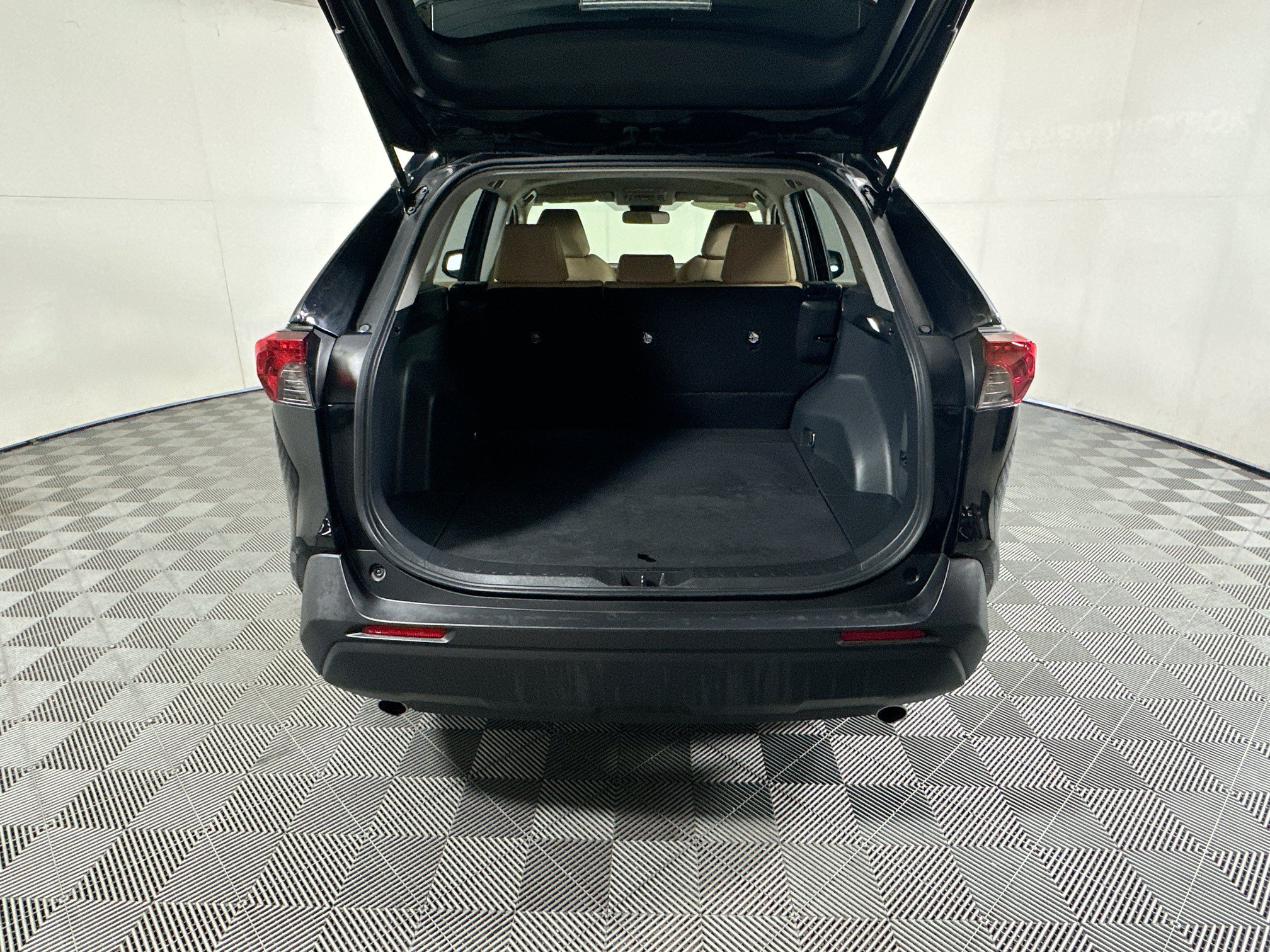 Certified 2023 Toyota RAV4 LE AWD/4WD image 30