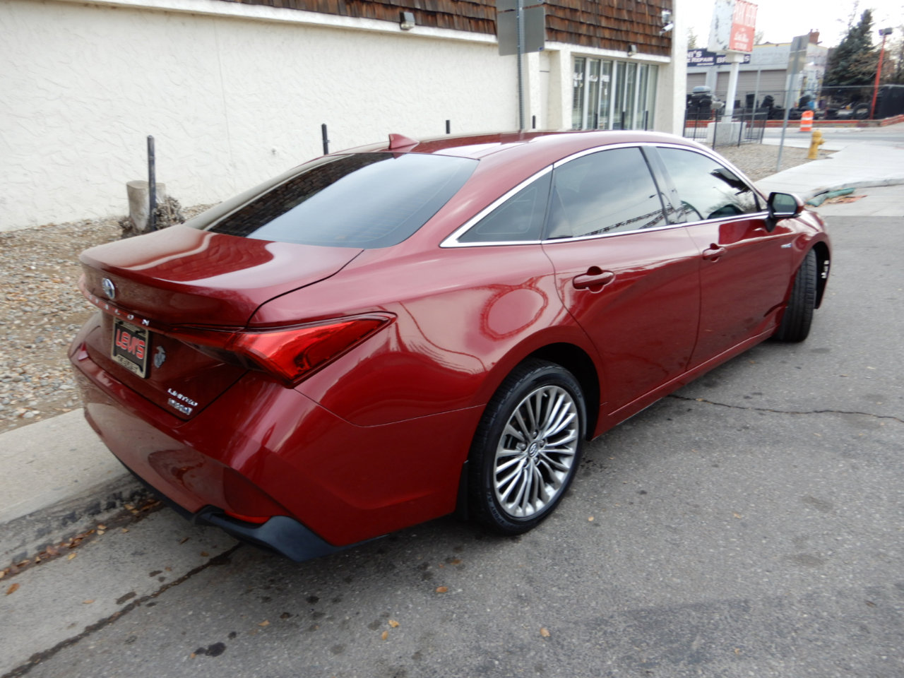 Used 2019 Toyota Avalon Limited image 5