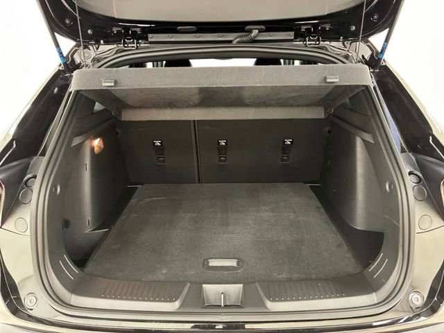 Certified 2025 Chevrolet Trax RS w/ Sunroof Package FWD image 17
