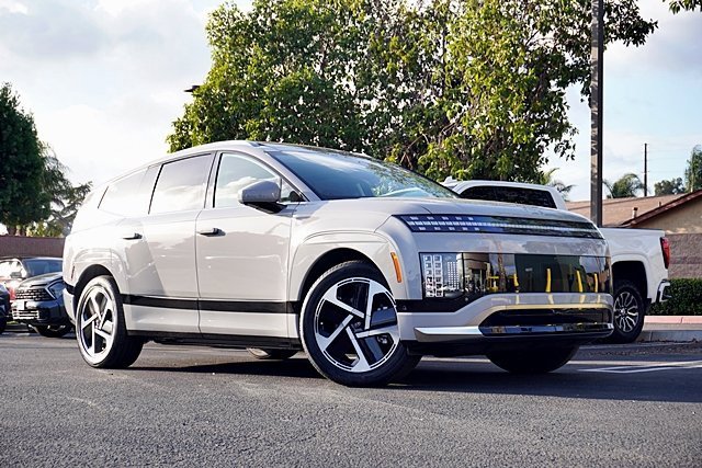 New 2026 Hyundai Ioniq 9 Calligraphy image 2