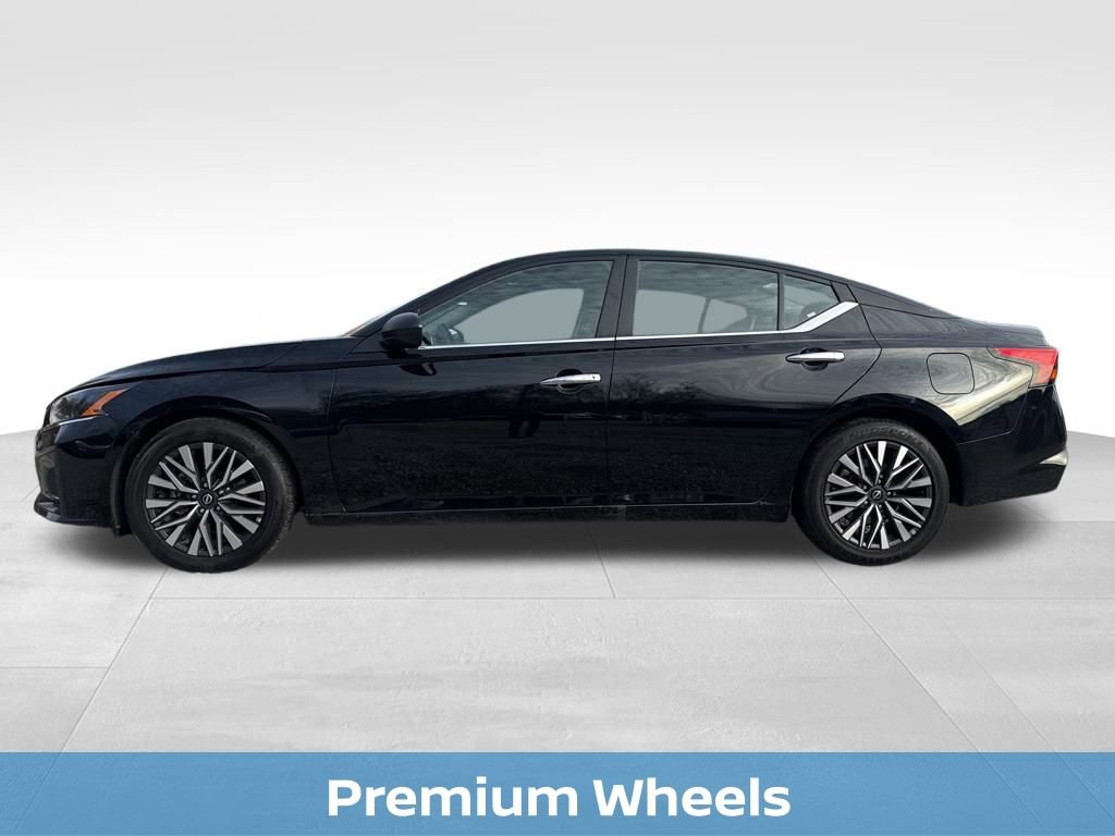Used 2025 Nissan Altima 2.5 SV image 4