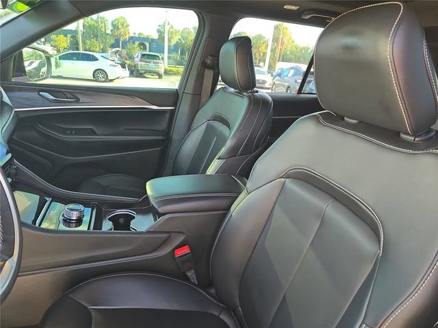 Used 2025 Jeep Grand Cherokee Limited w/ Black Appearance Package RWD image 14