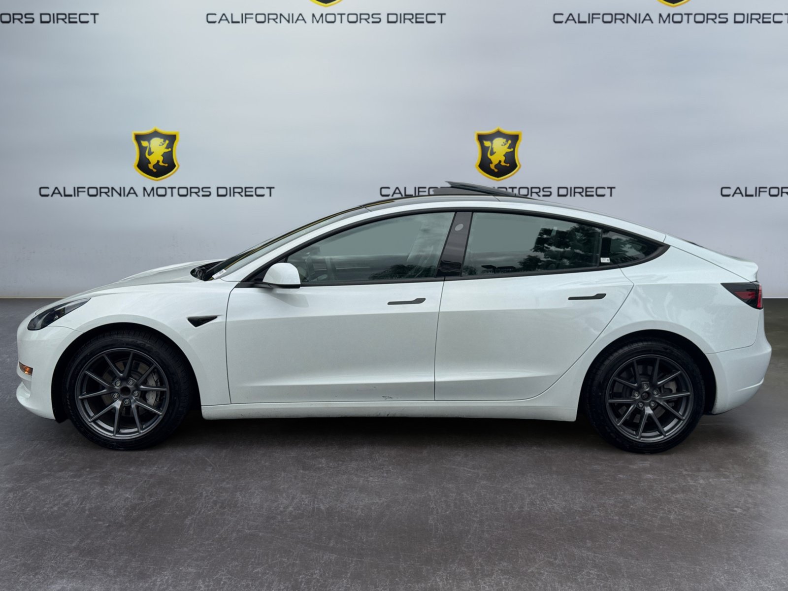Used 2023 Tesla Model 3 Standard Range RWD image 2