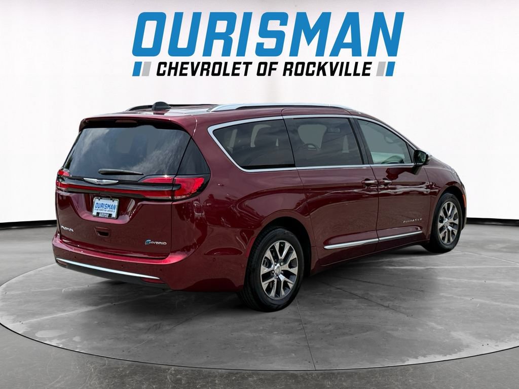 Used 2023 Chrysler Pacifica Pinnacle FWD image 6