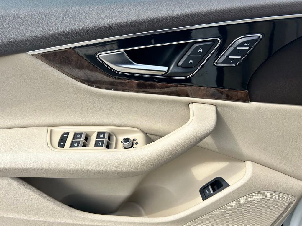 Used 2017 Audi Q7 3.0T Premium image 22