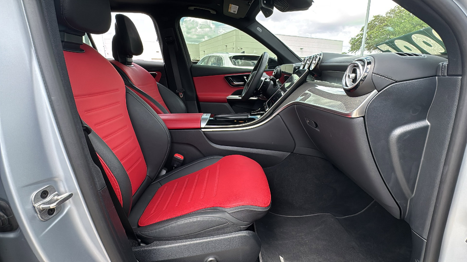 Used 2024 Mercedes-Benz GLC 43 AMG 4MATIC image 26