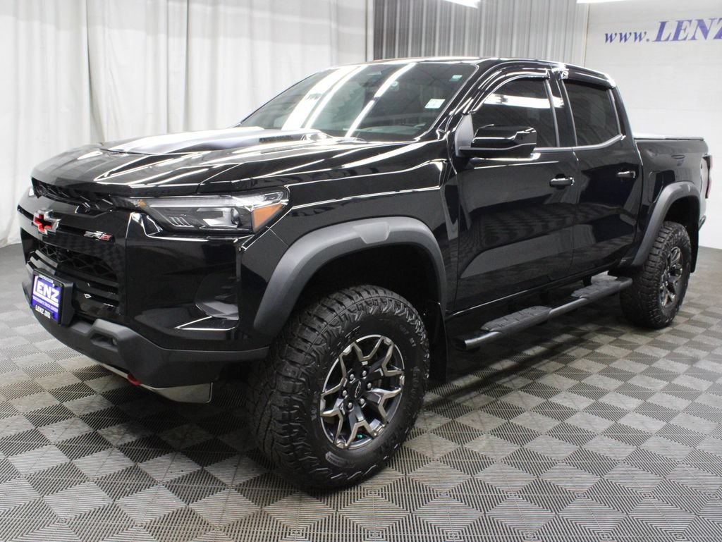 Used 2026 Chevrolet Colorado ZR2 w/ Technology Package AWD/4WD image 9