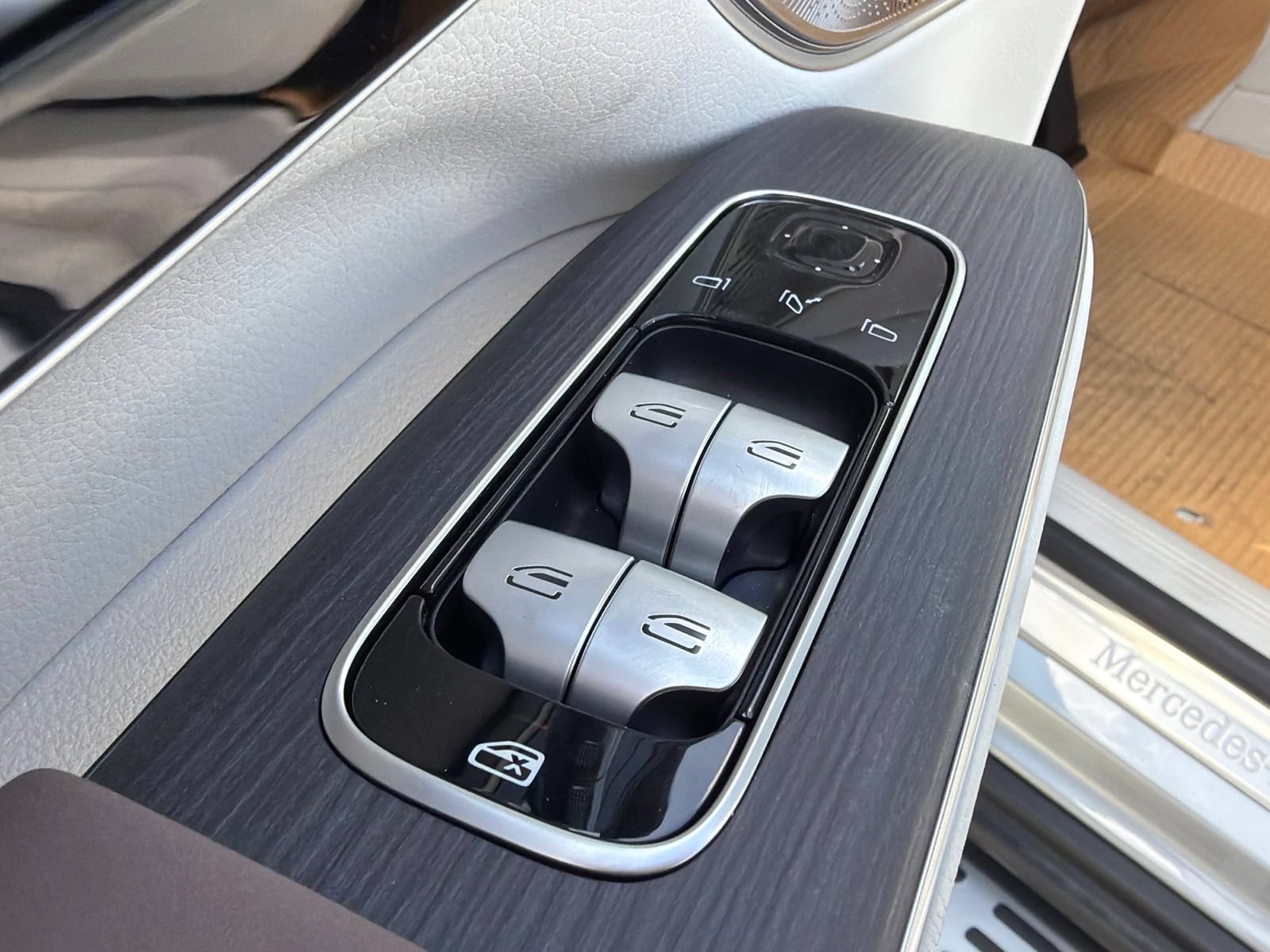 New 2027 Mercedes-Benz EQS 400 4MATIC SUV image 17