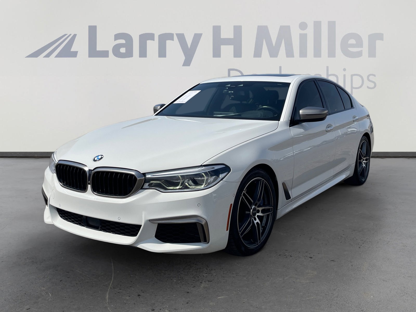 Used 2018 BMW M550i xDrive image 1