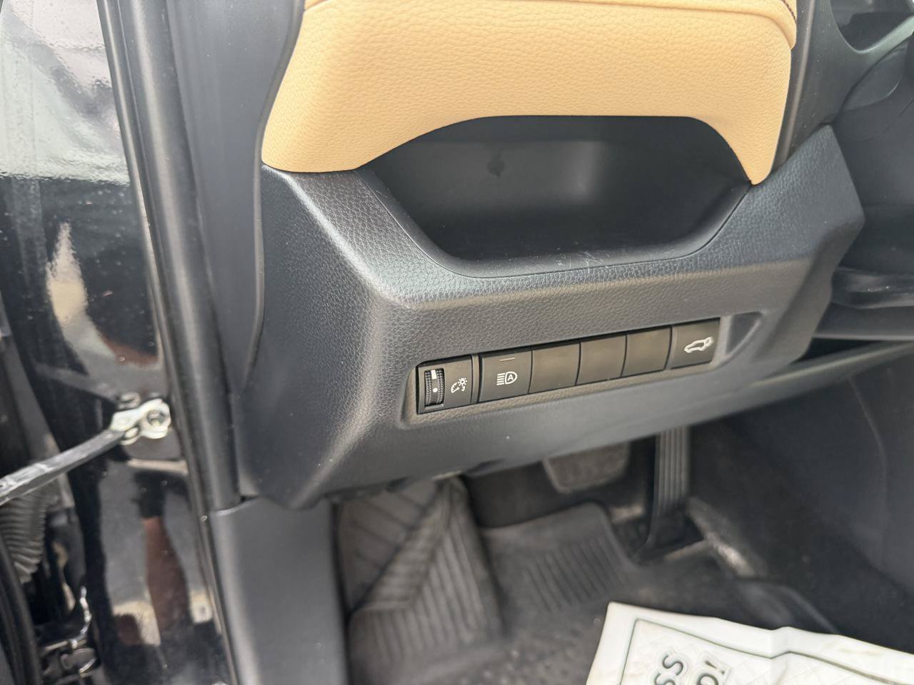 Used 2019 Toyota RAV4 XLE AWD/4WD image 10