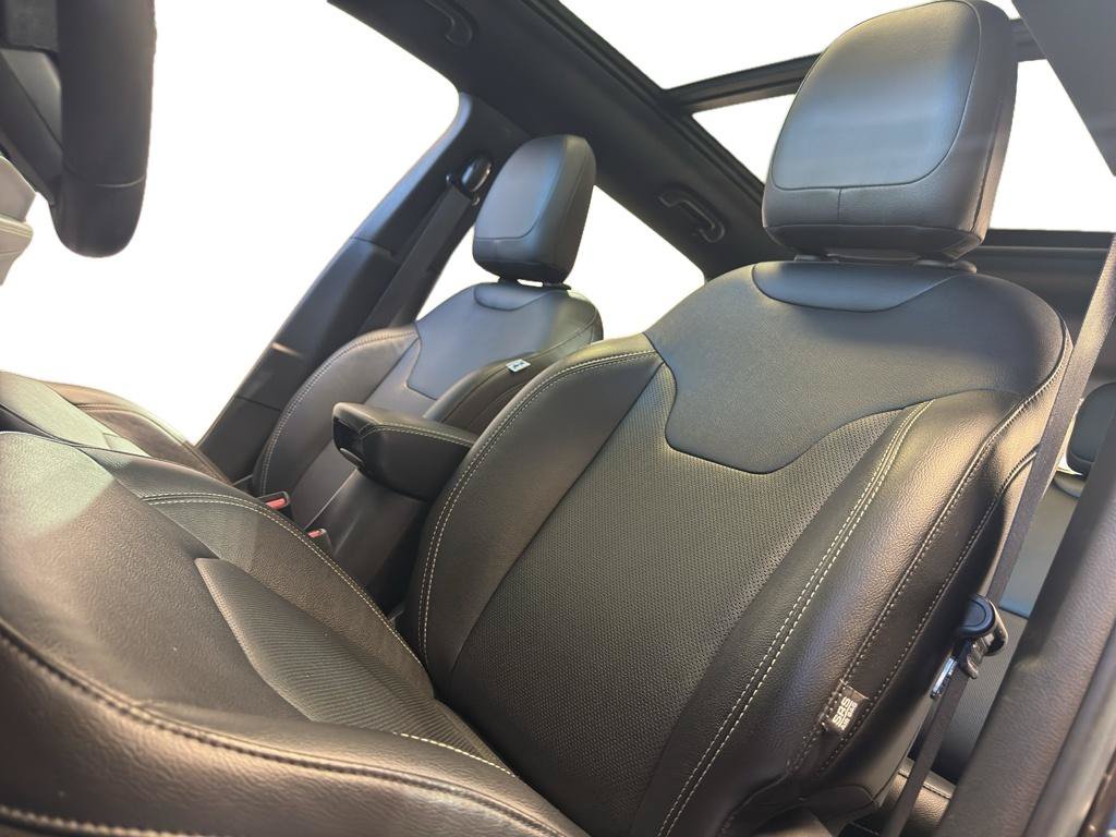 Used 2021 Jeep Compass Latitude w/ Sun and Sound Group AWD/4WD image 16