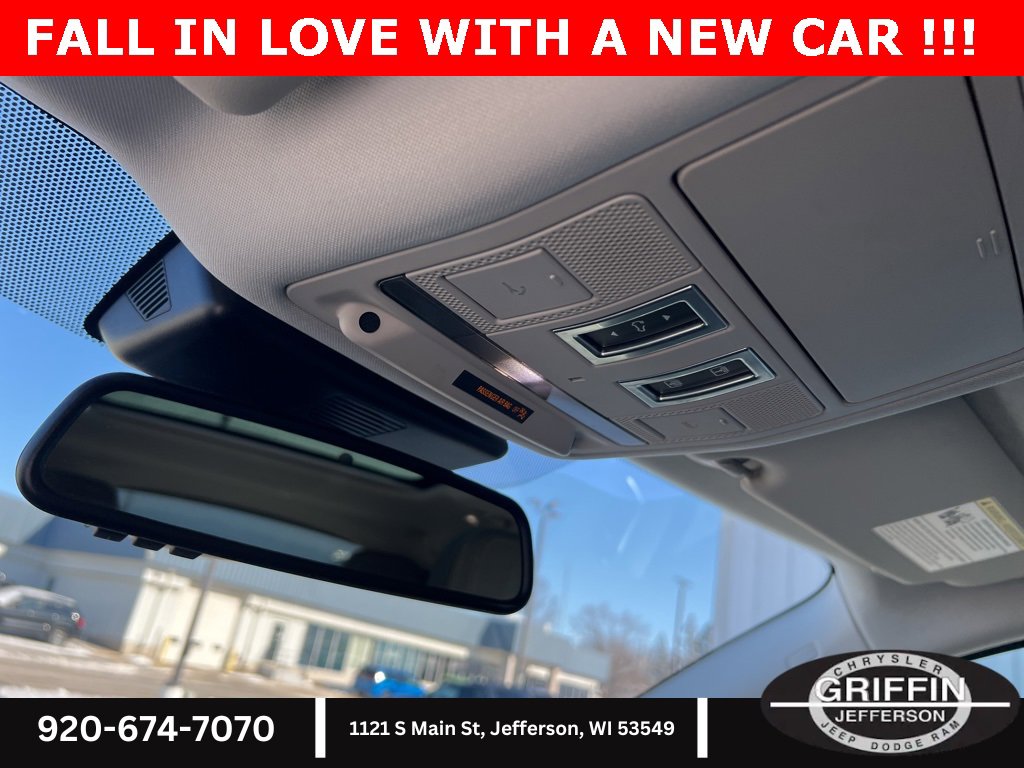 Used 2017 Jaguar F-PACE R-Sport image 24