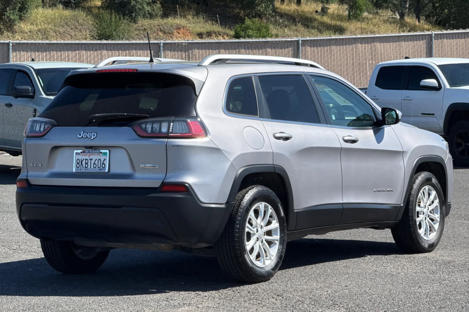 Used 2019 Jeep Cherokee Latitude w/ Popular Appearance Group AWD/4WD image 3