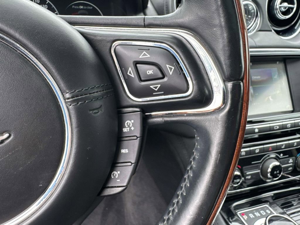 Used 2016 Jaguar XJ L Portfolio RWD image 26