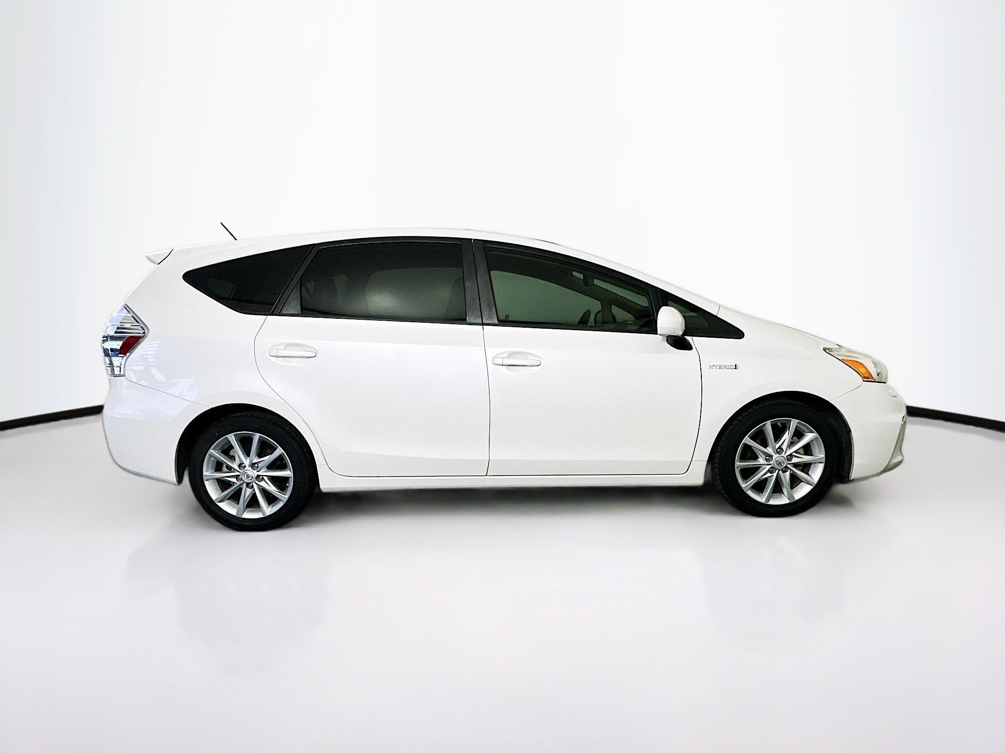 Used 2013 Toyota Prius V Five w/ Preferred Accessory Pkg FWD image 10