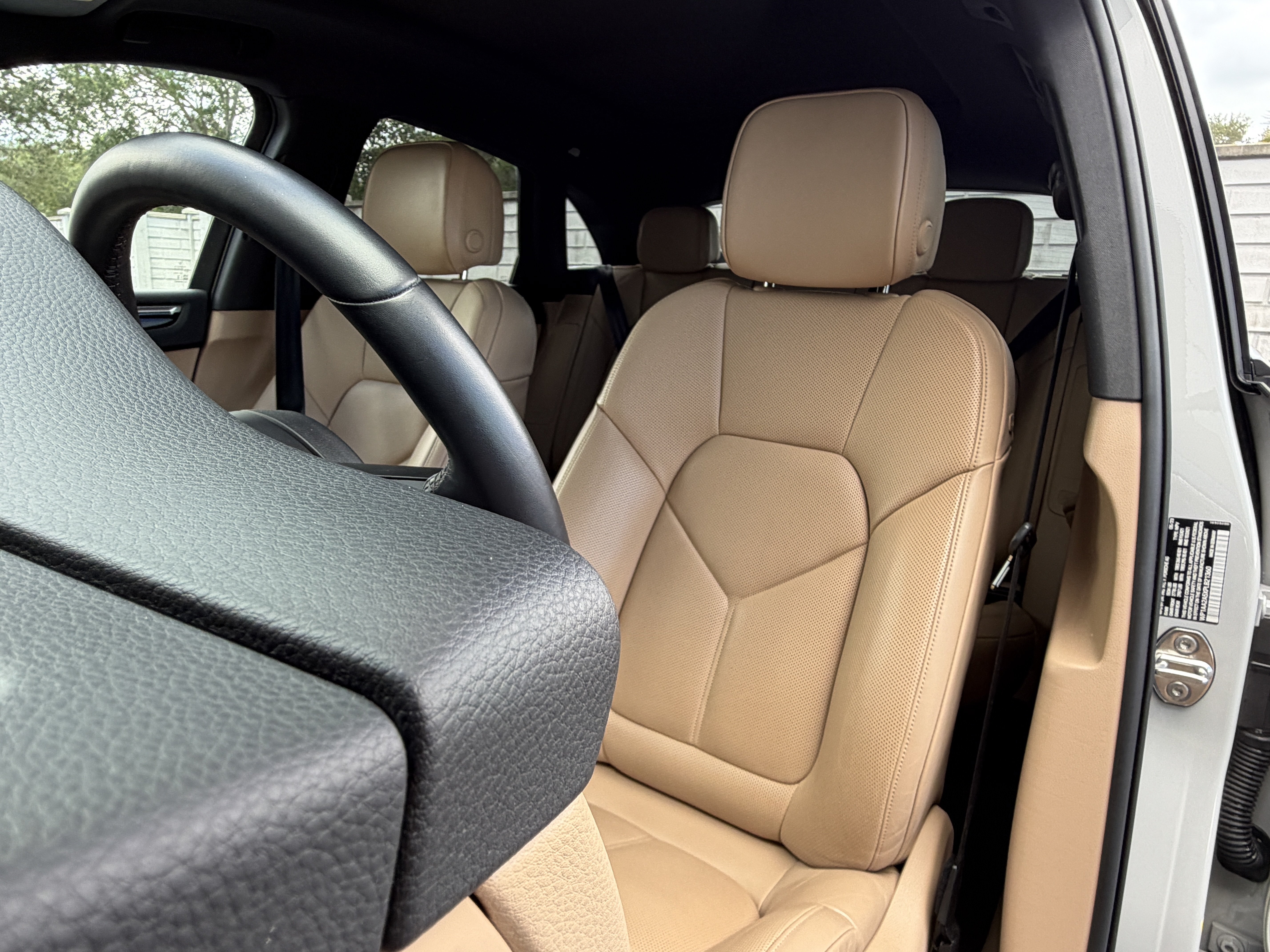 Certified 2023 Porsche Macan AWD/4WD image 5