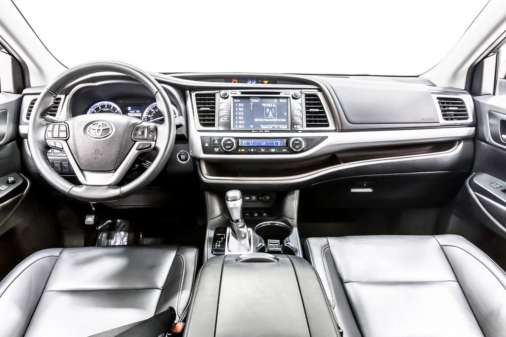 Used 2019 Toyota Highlander XLE AWD/4WD image 17