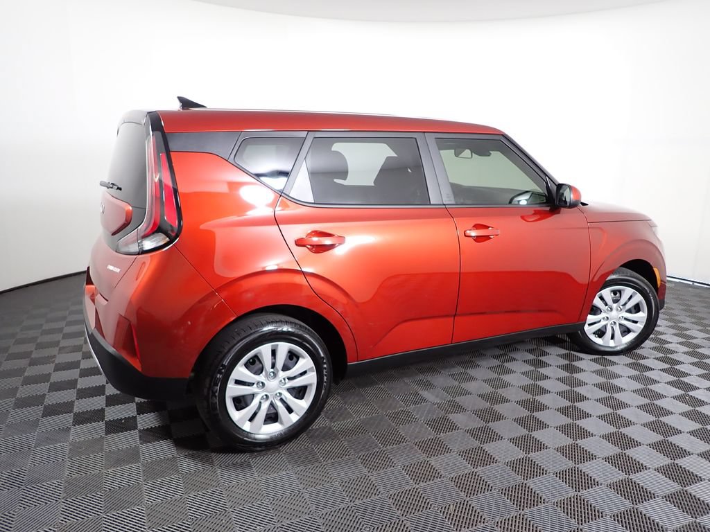 Used 2025 Kia Soul LX FWD image 16