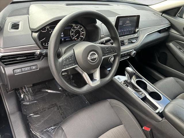 Used 2024 Nissan Altima 2.5 SV image 10