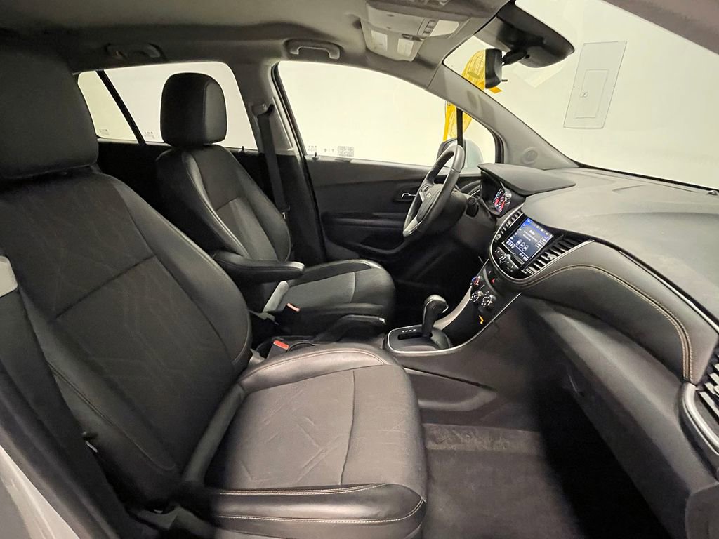 Used 2022 Chevrolet Trax LT w/ LT Convenience Package image 25