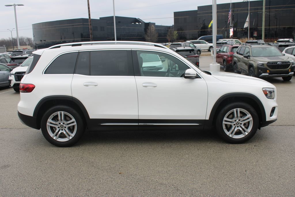 Used 2023 Mercedes-Benz GLB 250 4MATIC w/ Premium Package image 4