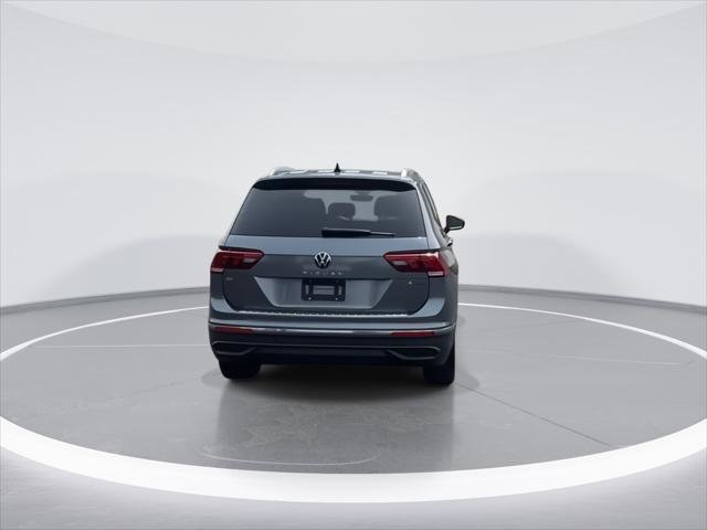 Certified 2022 Volkswagen Tiguan SE w/ Panoramic Sunroof Package image 7