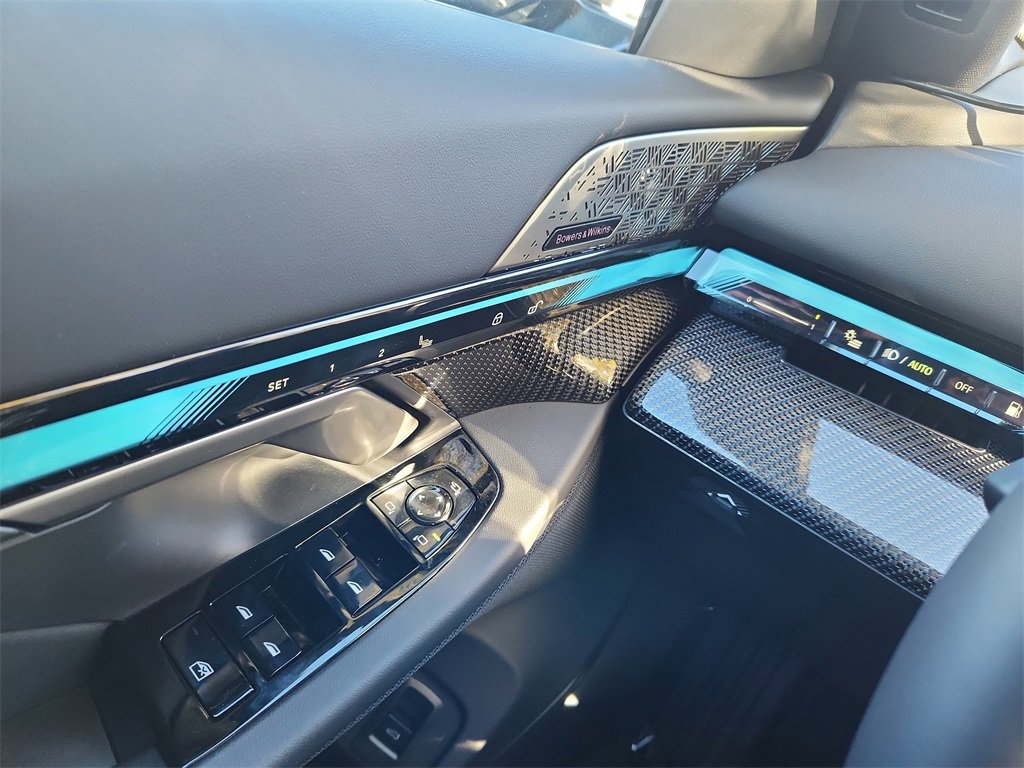 New 2026 BMW 550e xDrive w/ Premium Package image 23