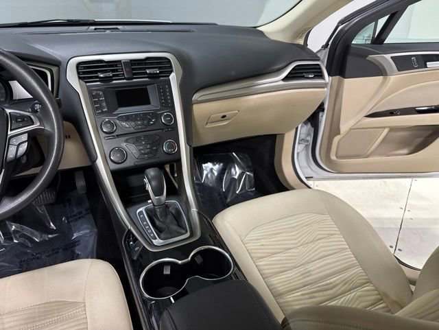 Used 2016 Ford Fusion SE FWD image 16