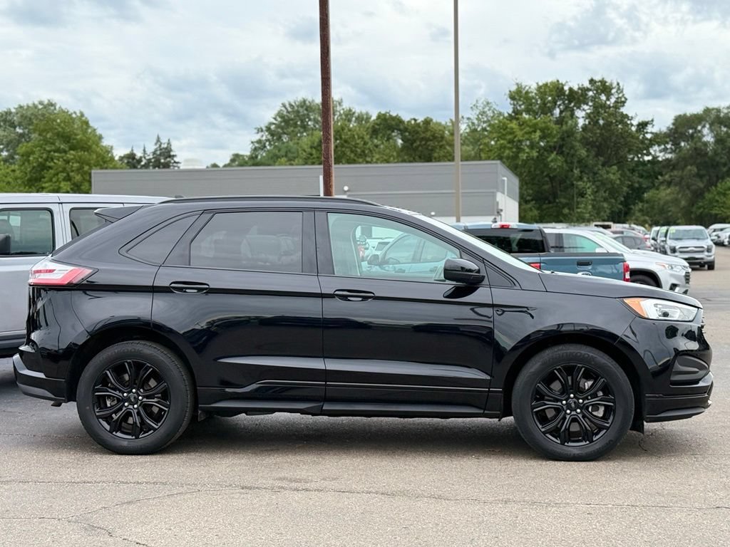 Certified 2024 Ford Edge SE w/ Black Appearance Package AWD/4WD image 32