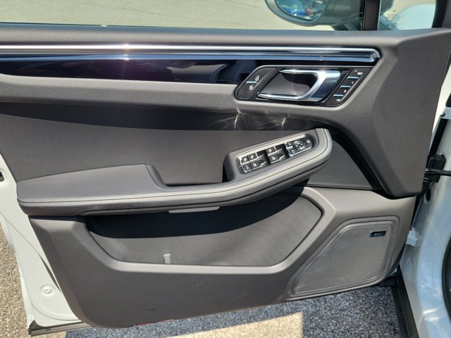 Certified 2026 Porsche Macan Turbo AWD/4WD image 26
