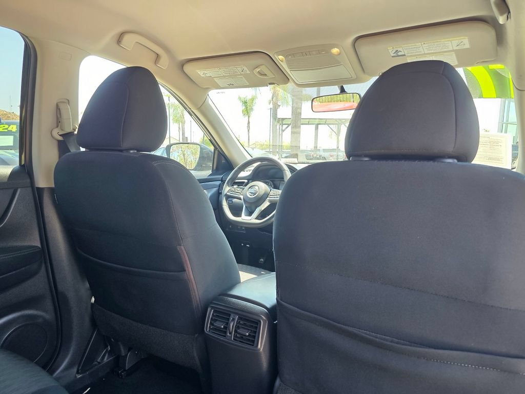 Used 2017 Nissan Rogue SV w/ SV Premium Package FWD image 16