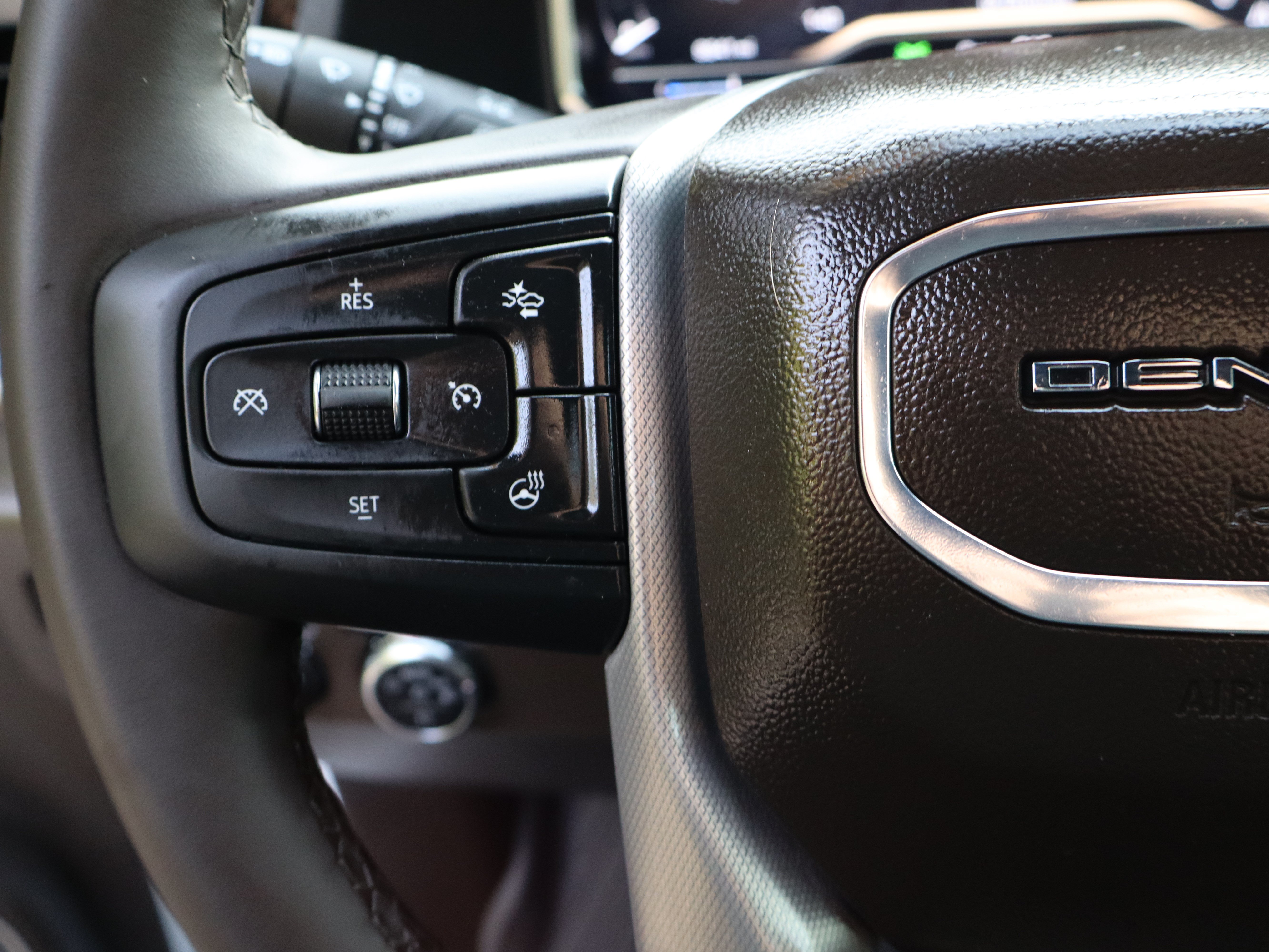 Used 2025 GMC Sierra 2500 Denali w/ Denali Reserve Package AWD/4WD image 39