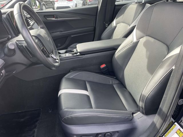 Used 2025 Toyota Camry SE FWD image 13